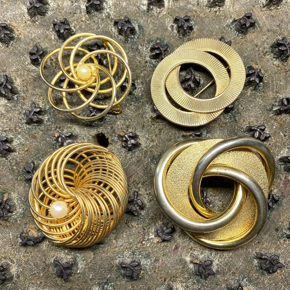 Set of 4 Vintage Gold Toned Circular Brooches - Pearl and Faux Pearl